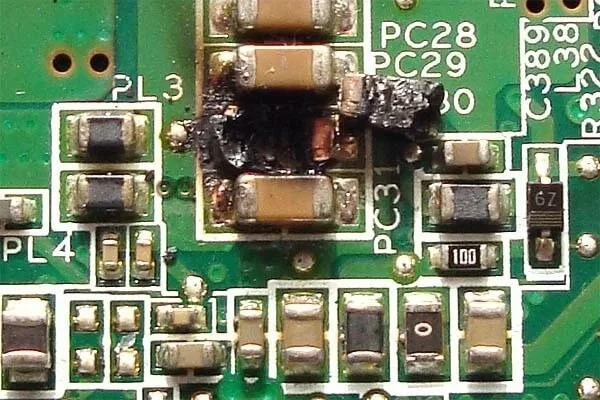 コンデンサの焦げ