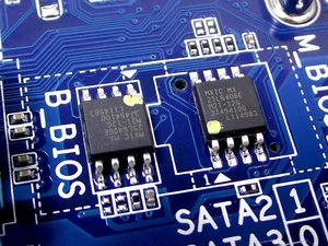 BIOS/UEFIチップ