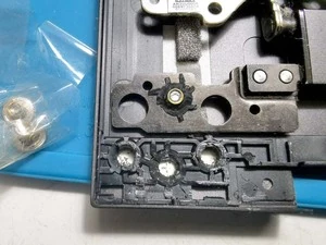 液晶のヒンジ壊れた